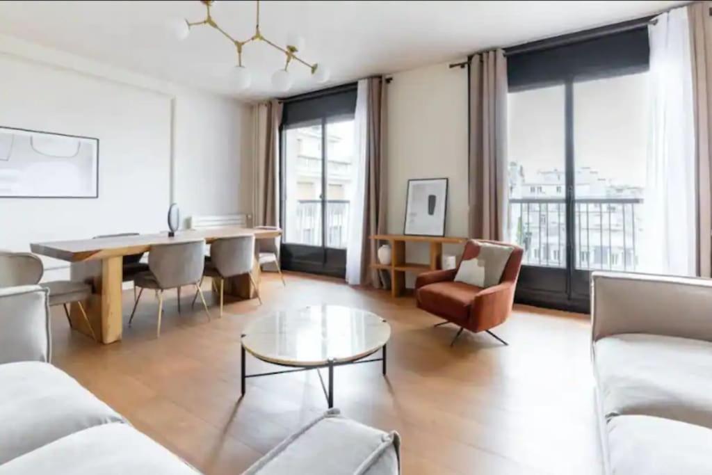 Avenue Montaigne Luxury Apartment 2Br 4P Parigi Esterno foto